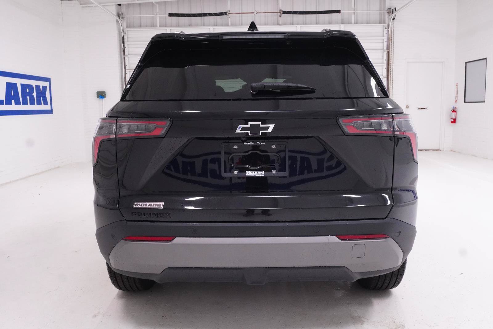 New 2027 Chevrolet Equinox LT w/ Convenience Package II FWD image 29