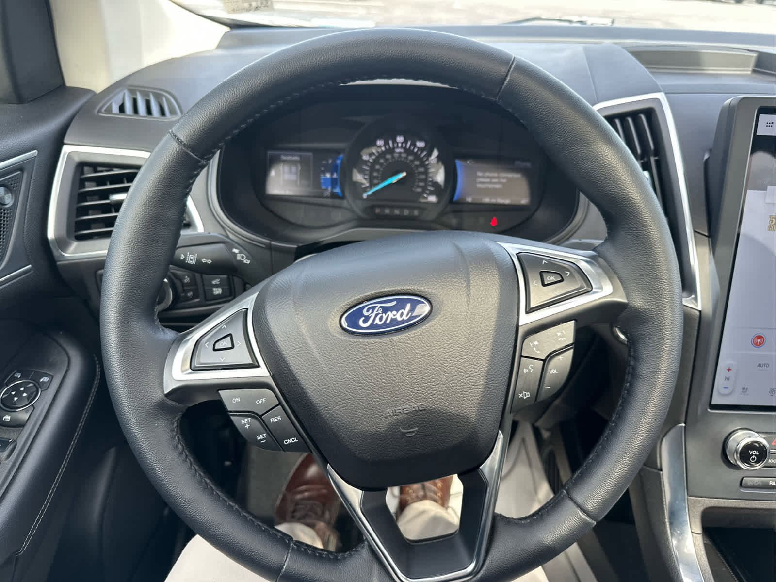 Used 2023 Ford Edge Titanium image 25