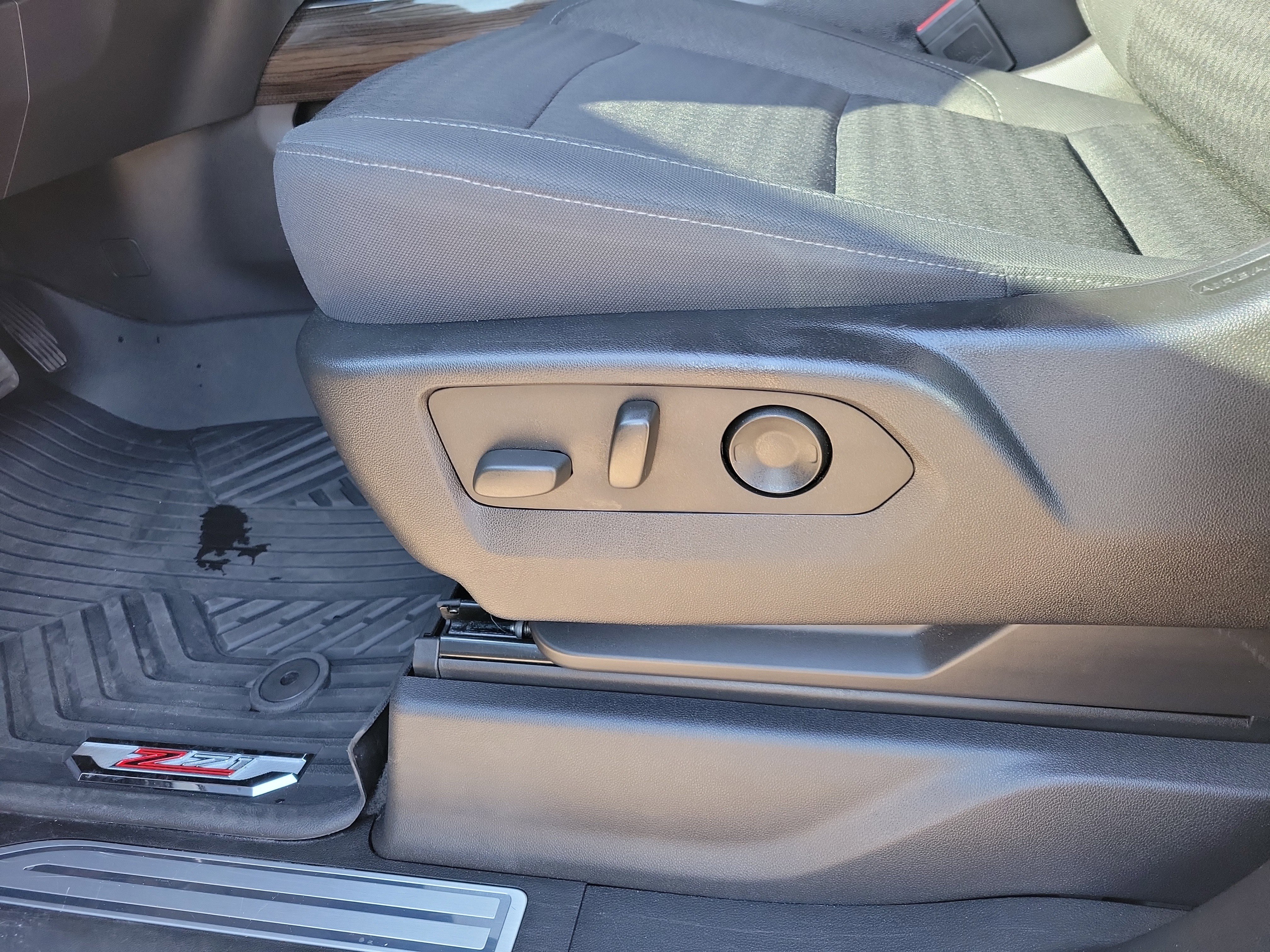 Used 2022 Chevrolet Silverado 1500 LT Trail Boss w/ Protection Package image 9