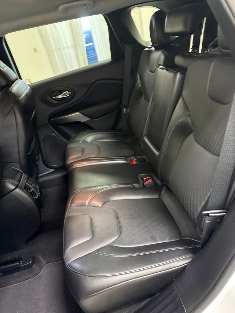 Used 2021 Jeep Cherokee Latitude Lux w/ Comfort/Convenience Group AWD/4WD image 24