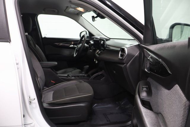 Used 2025 Chevrolet TrailBlazer LT image 14