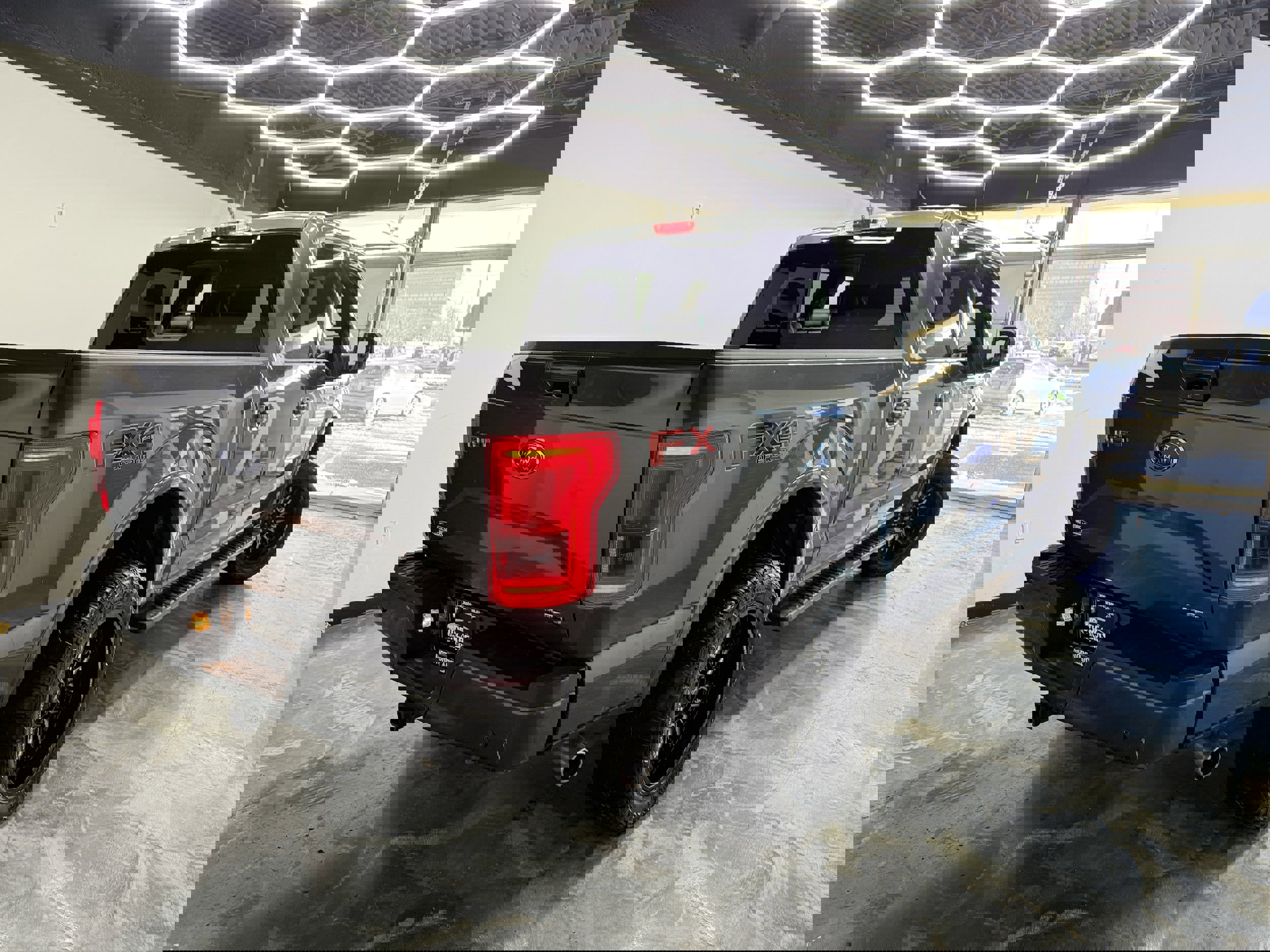 Used 2016 Ford F150 Lariat w/ Equipment Group 502A Luxury image 5