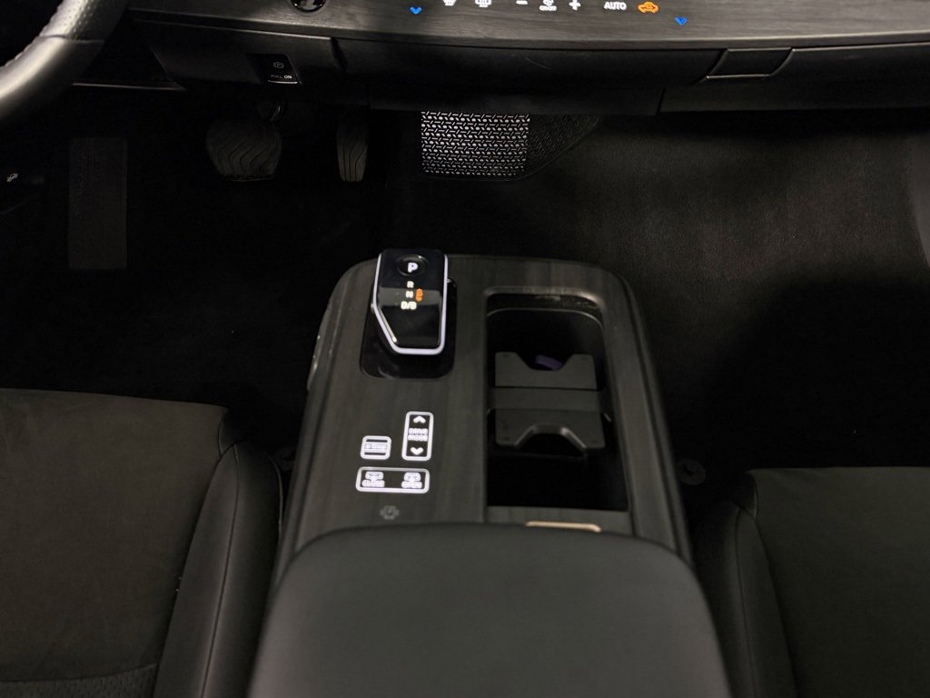 Used 2023 Nissan Ariya AWD image 16