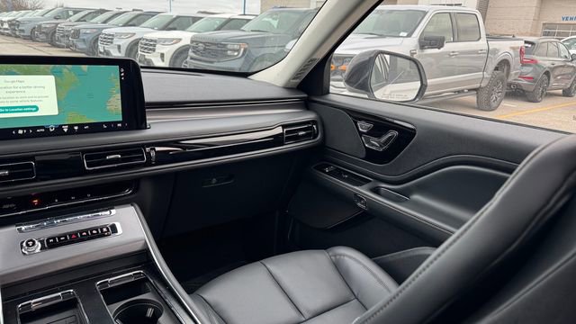 New 2026 Lincoln Aviator AWD w/ Jet Appearance Package image 20
