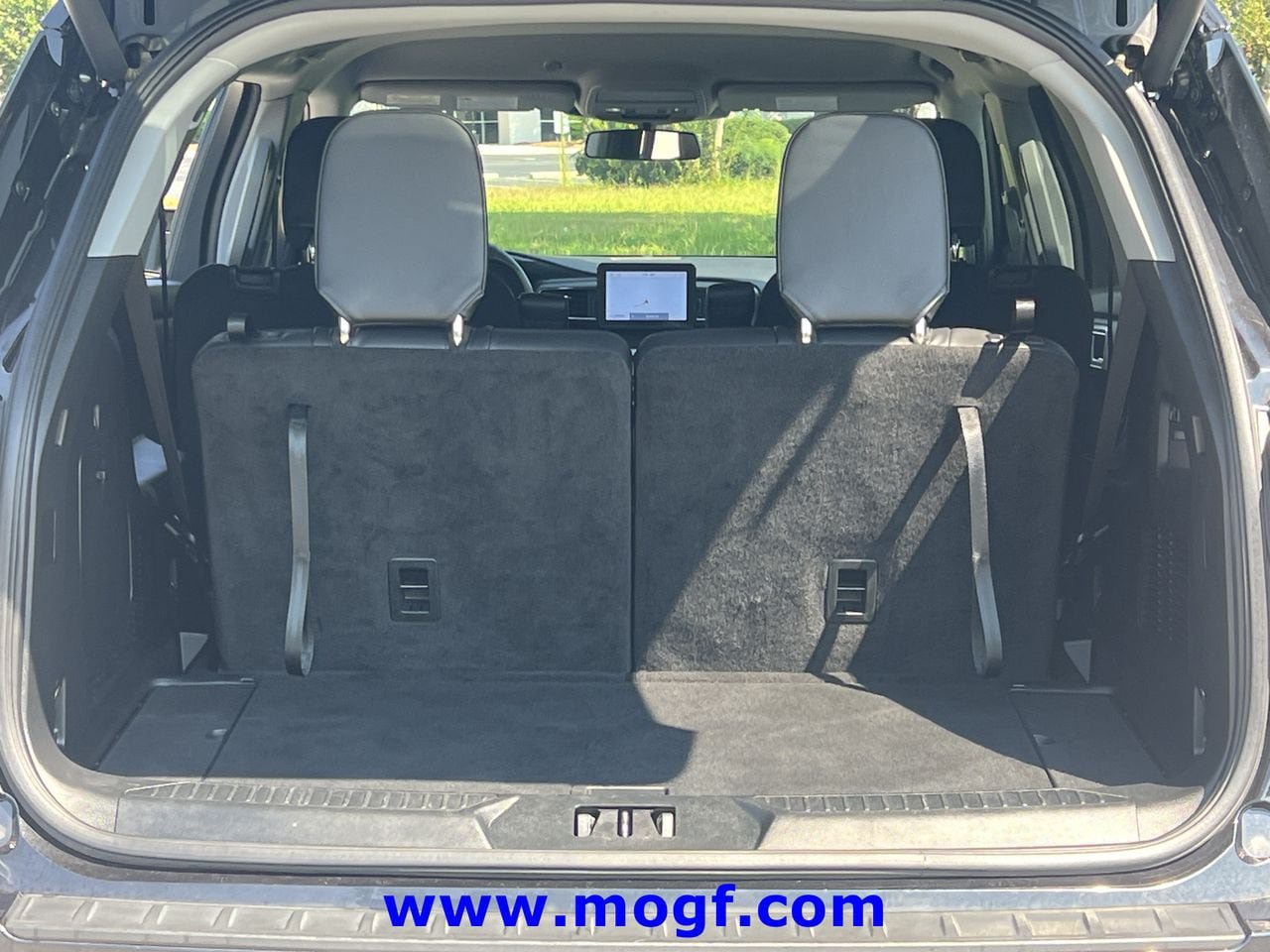 Used 2022 Ford Explorer XLT w/ Equipment Group 202A AWD/4WD image 24