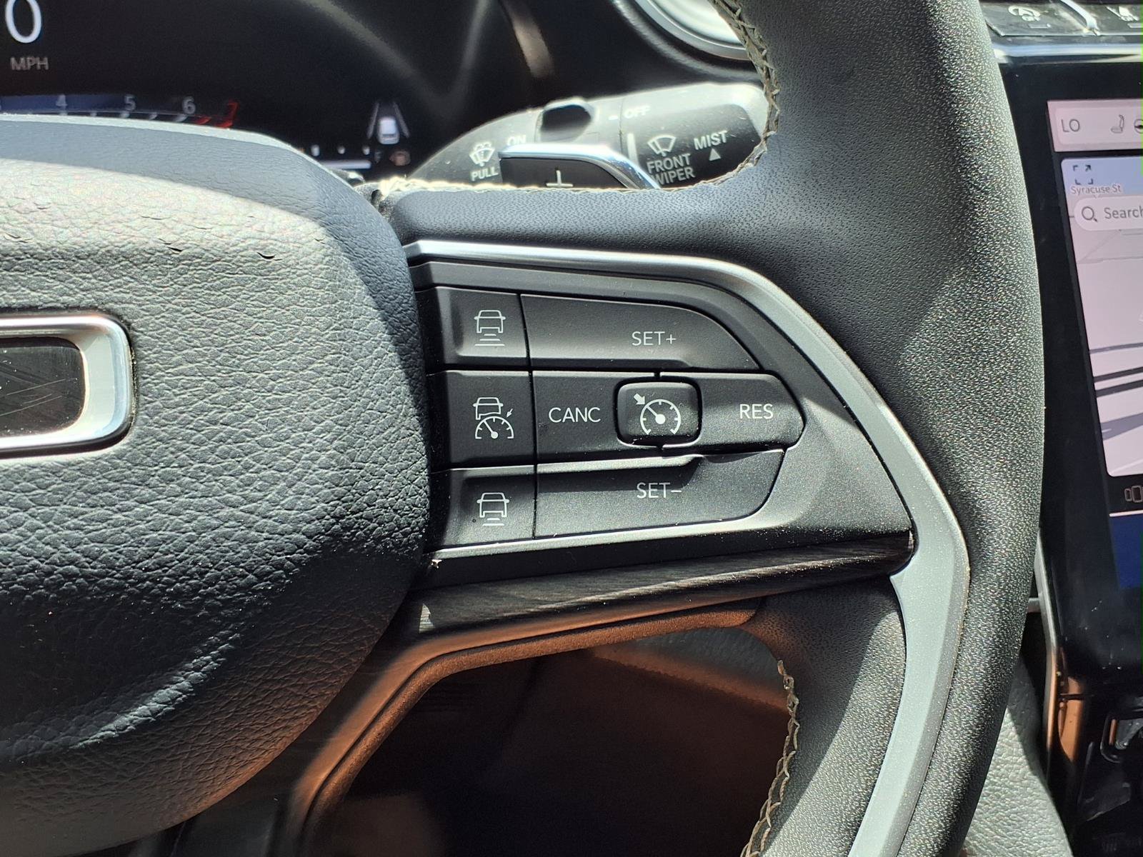 Used 2023 Jeep Grand Cherokee Limited AWD/4WD image 23