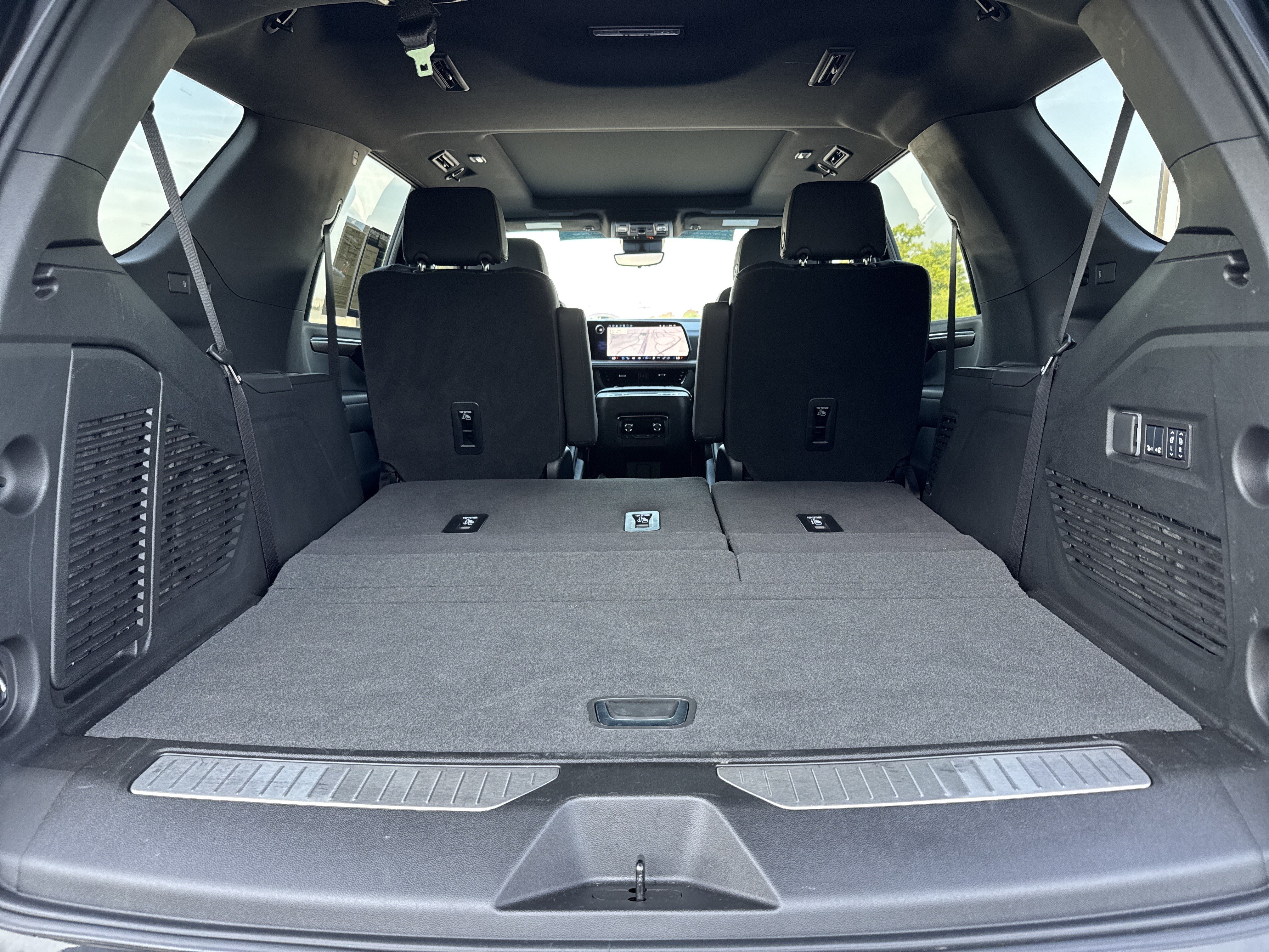 Used 2025 Chevrolet Tahoe High Country AWD/4WD image 36