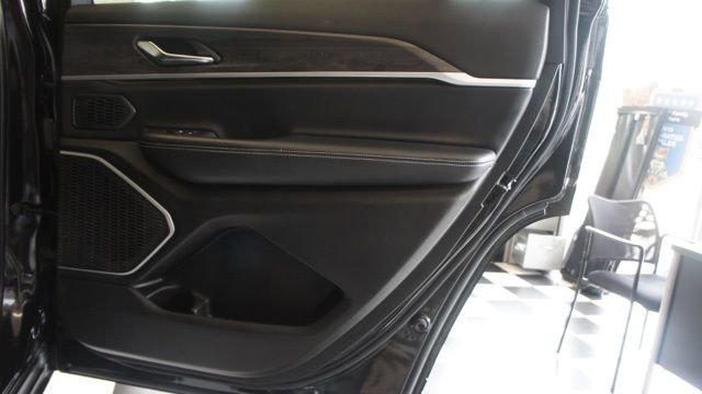 Used 2022 Jeep Grand Cherokee L Limited image 37