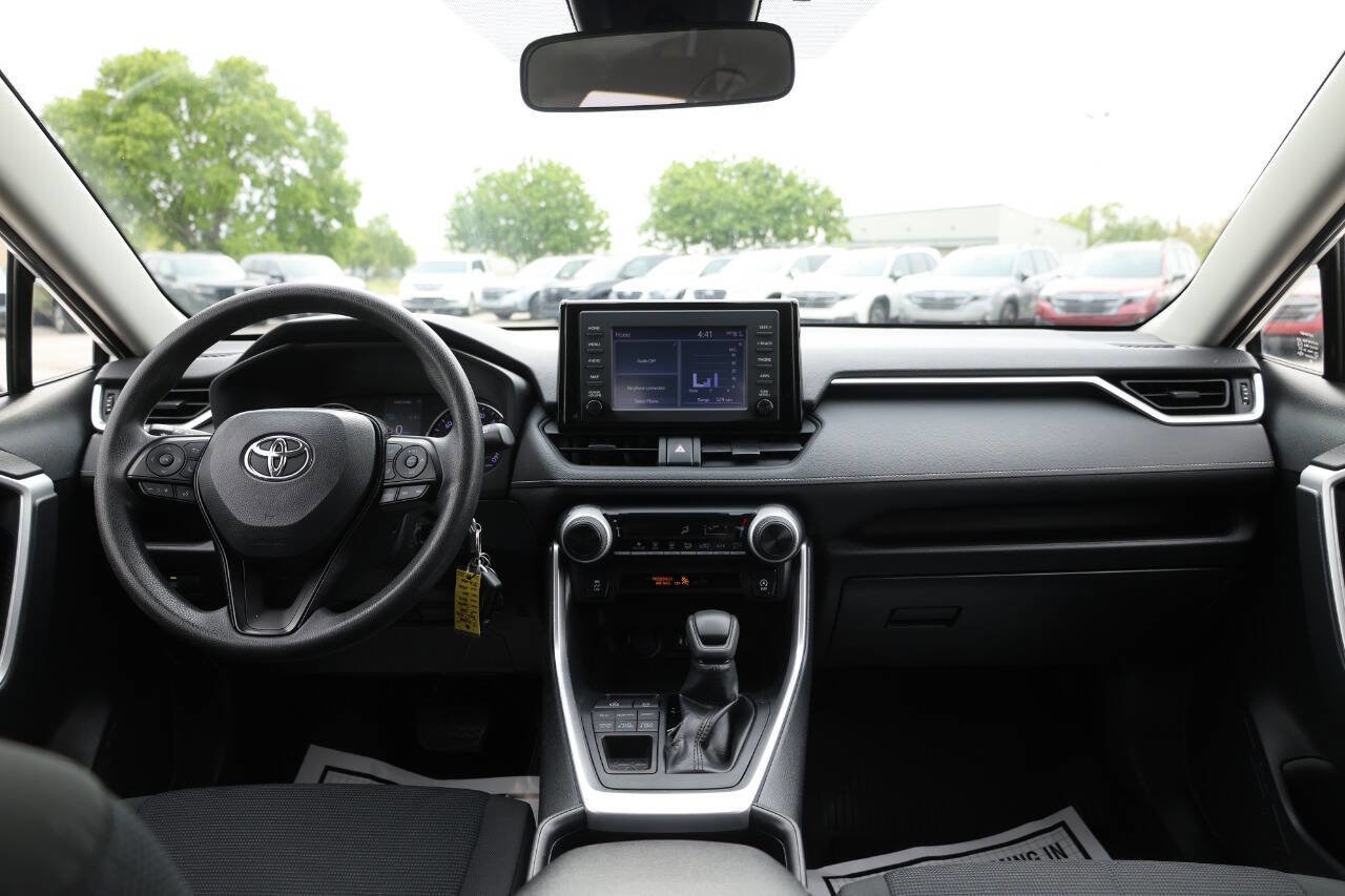 Used 2019 Toyota RAV4 LE AWD/4WD image 14