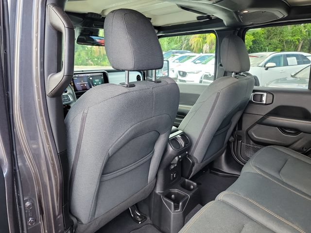 Used 2025 Jeep Wrangler Unlimited Sahara AWD/4WD image 12
