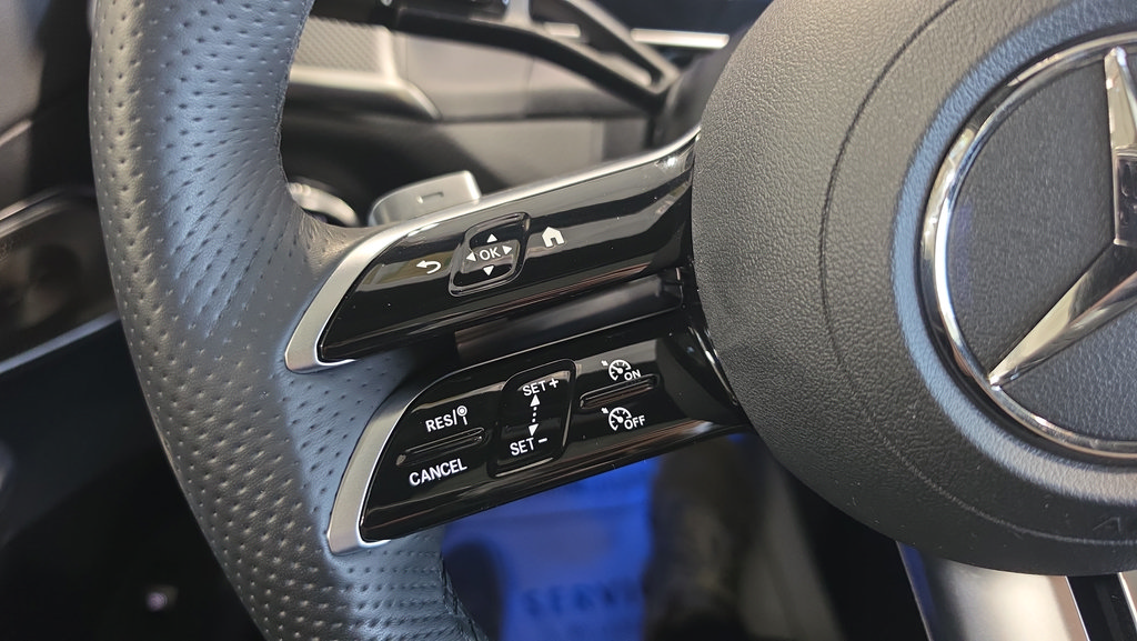 Used 2024 Mercedes-Benz GLC 300 4MATIC image 23