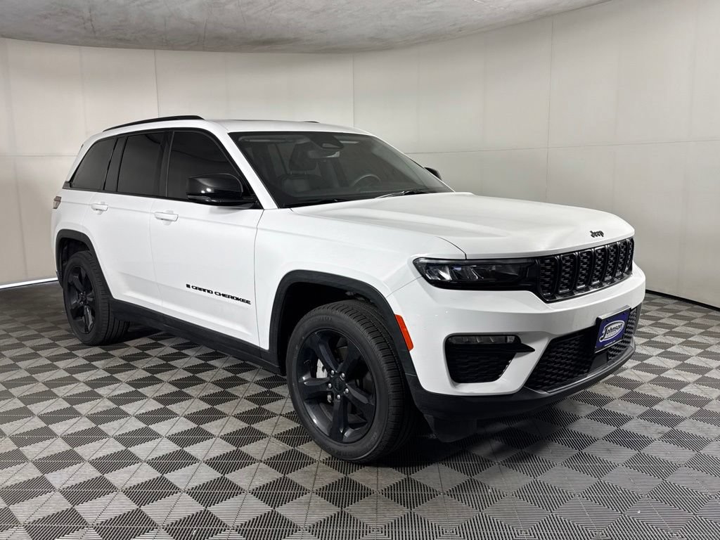 Certified 2023 Jeep Grand Cherokee Limited w/ Black Appearance Package AWD/4WD image 3