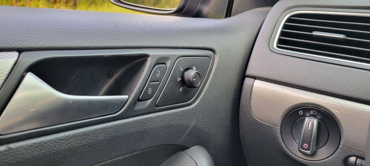 Used 2017 Volkswagen Jetta S FWD image 33