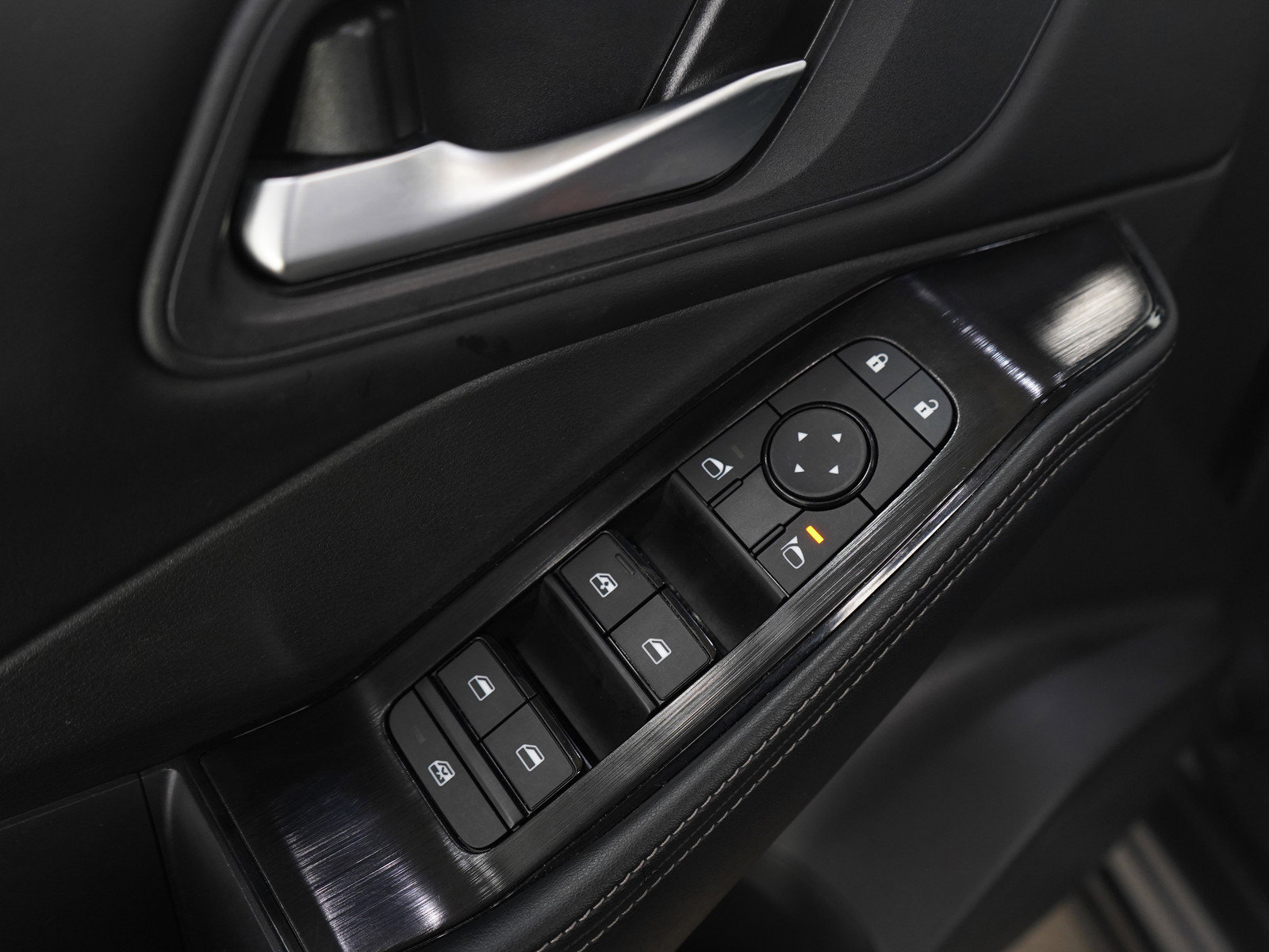 Used 2025 Nissan Rogue SV image 21