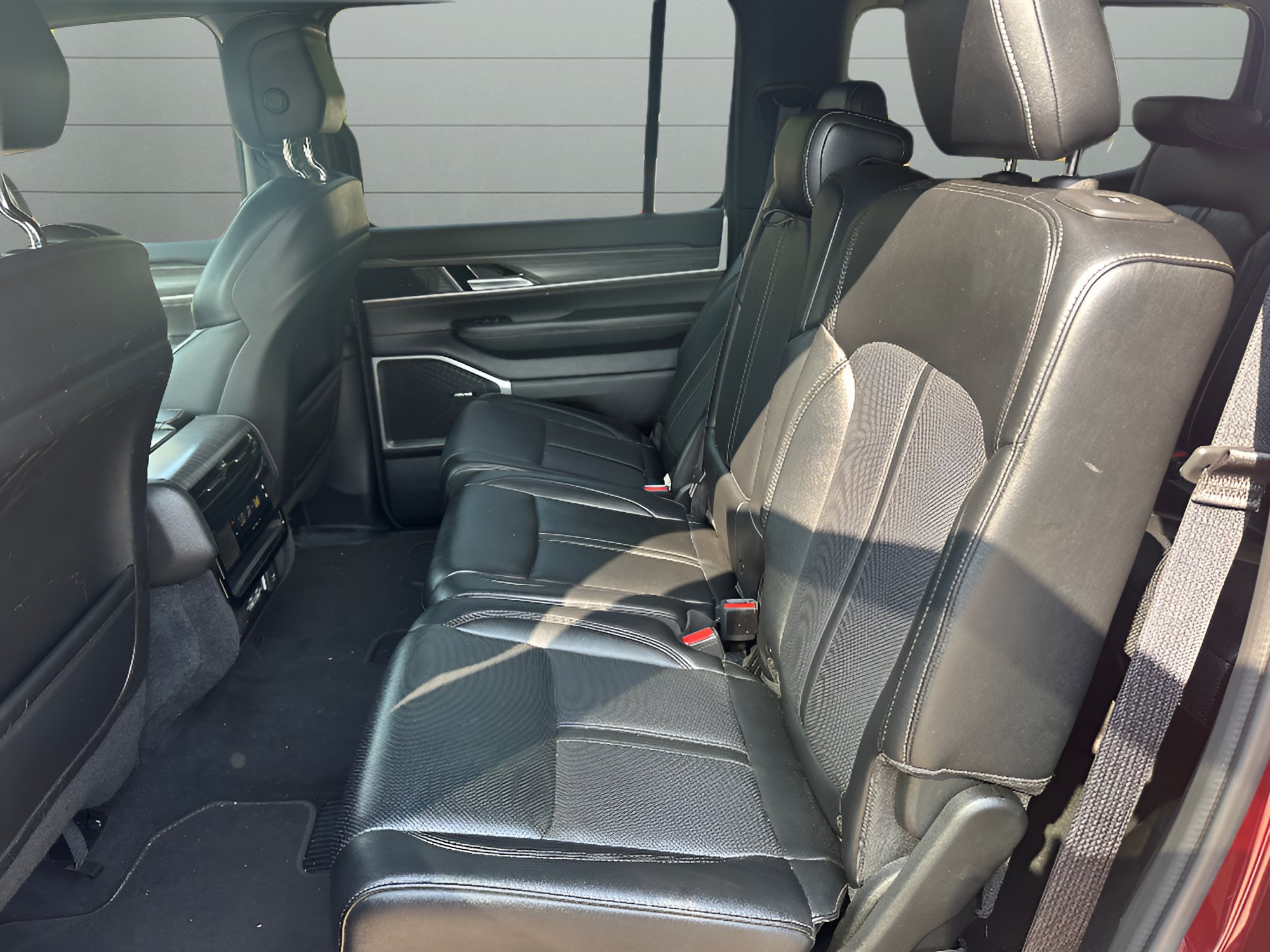 Used 2024 Jeep Wagoneer Series II w/ Flexible Seating Group AWD/4WD image 16
