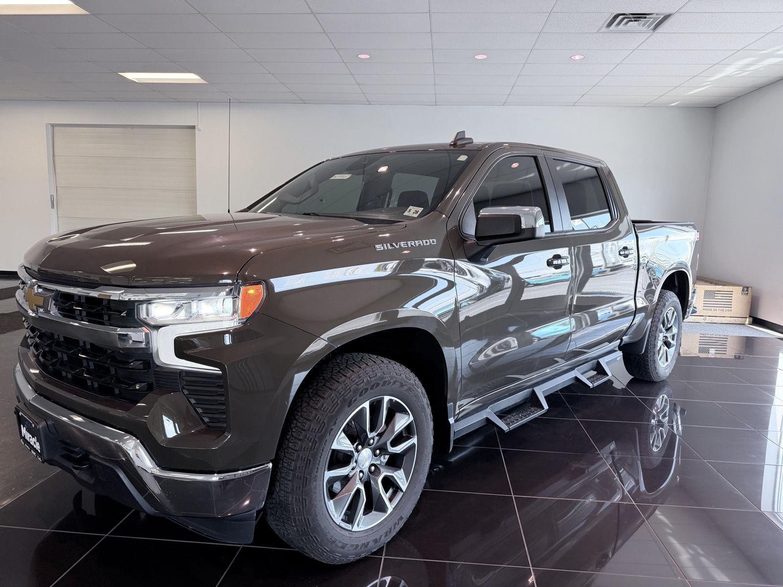 Used 2023 Chevrolet Silverado 1500 LT AWD/4WD image 2