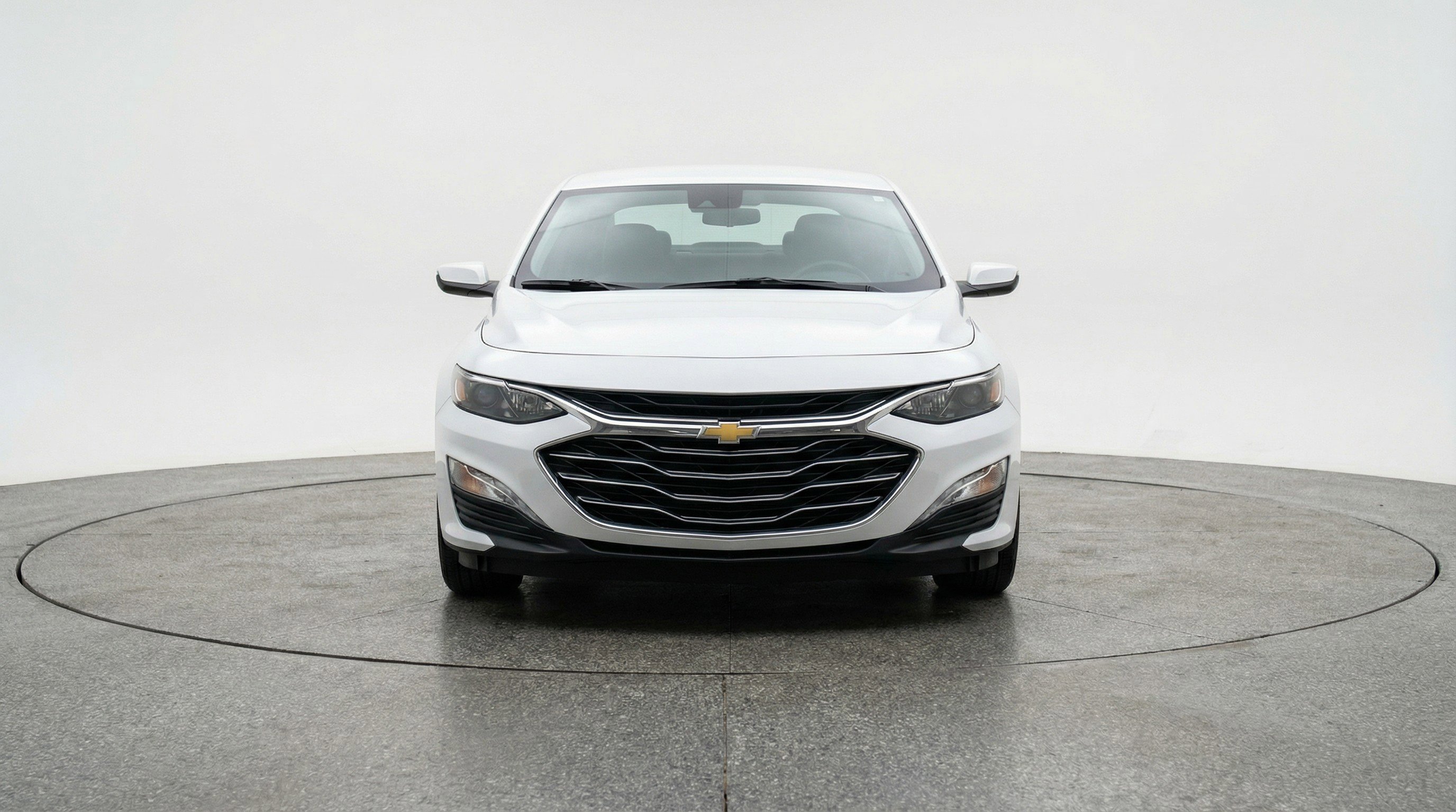 Used 2024 Chevrolet Malibu LT image 2