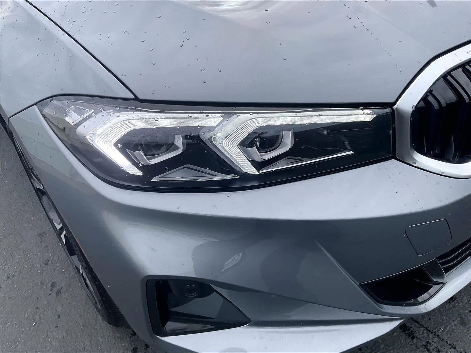Used 2025 BMW 330i Sedan w/ Premium Package RWD image 30