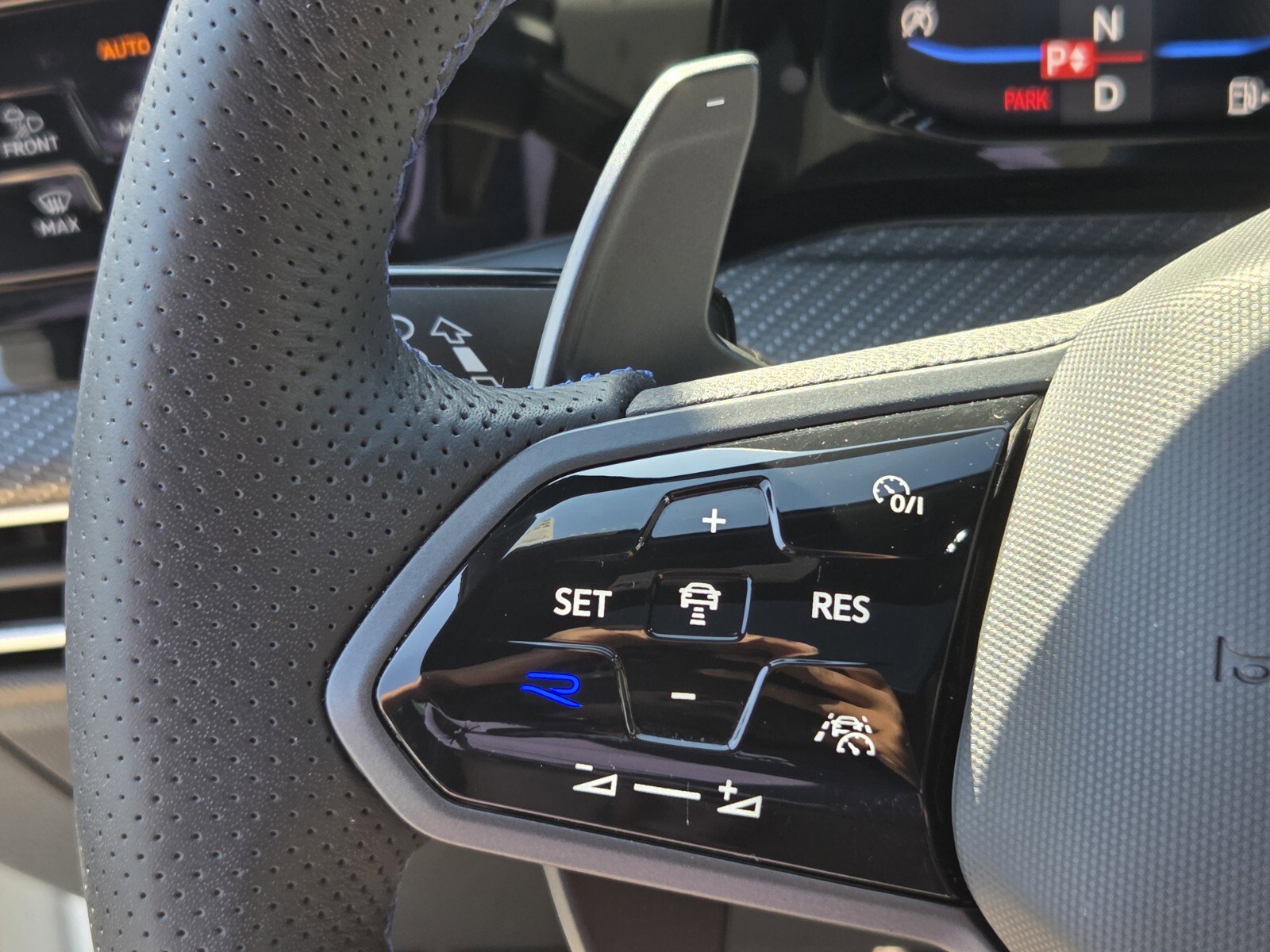 Used 2024 Volkswagen Golf R image 24