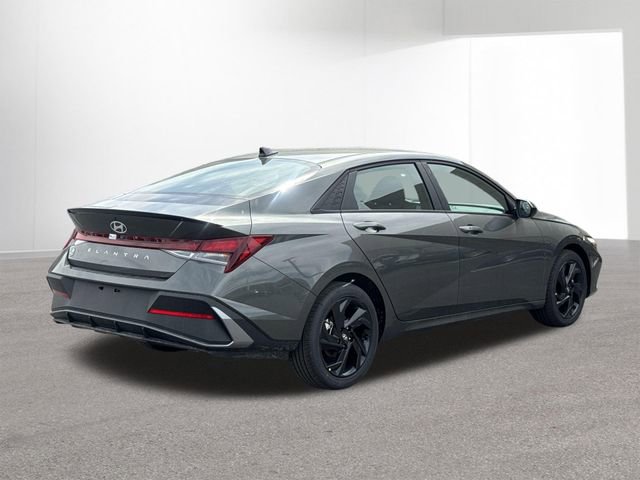 New 2026 Hyundai Elantra SEL Sport Premium FWD image 4