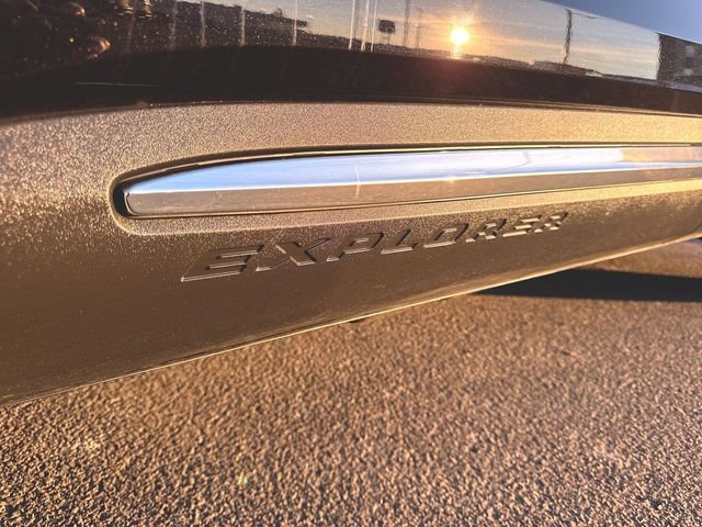 Used 2020 Ford Explorer Limited image 32