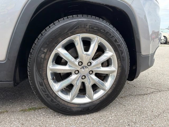 Used 2016 Jeep Cherokee Limited AWD/4WD image 32