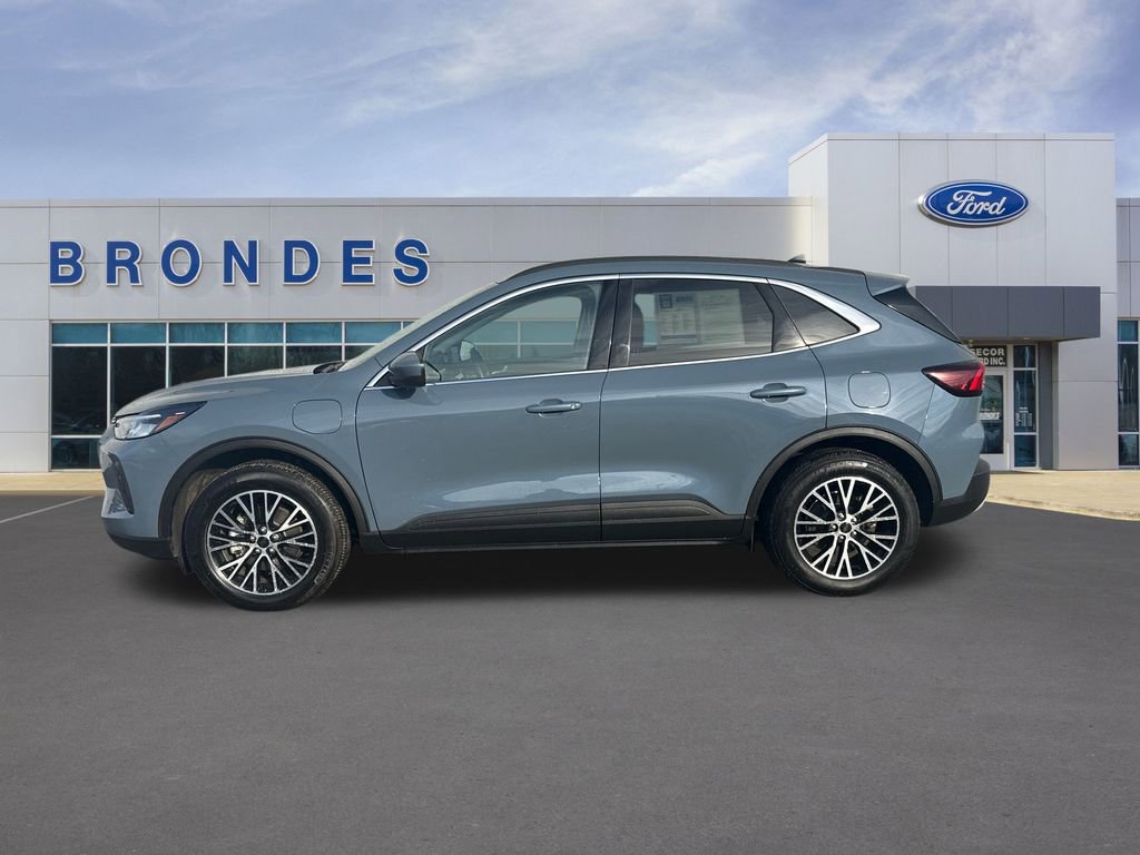 Used 2025 Ford Escape SE w/ Class II Trailer Tow Package