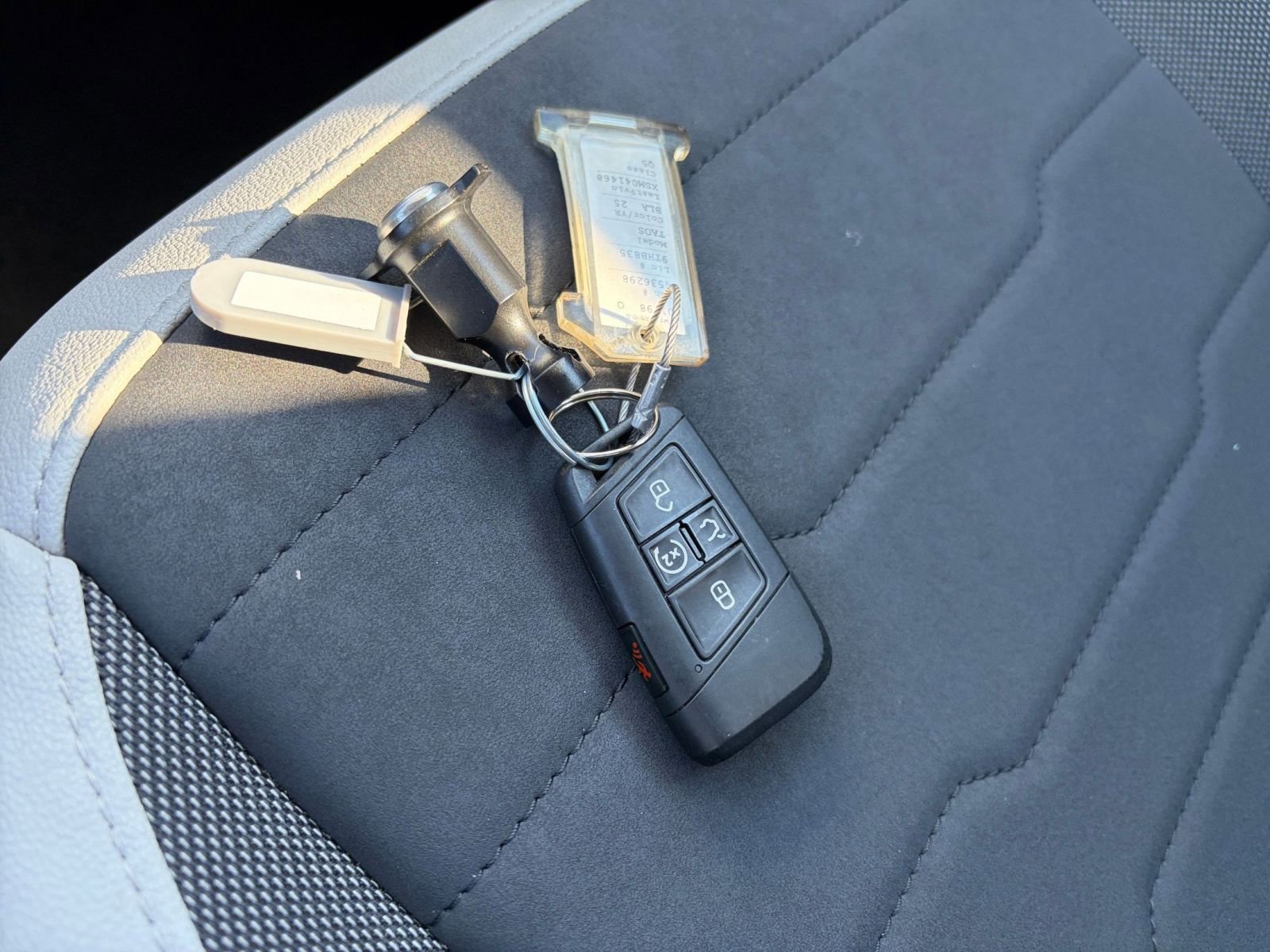 Used 2025 Volkswagen Taos SE image 21