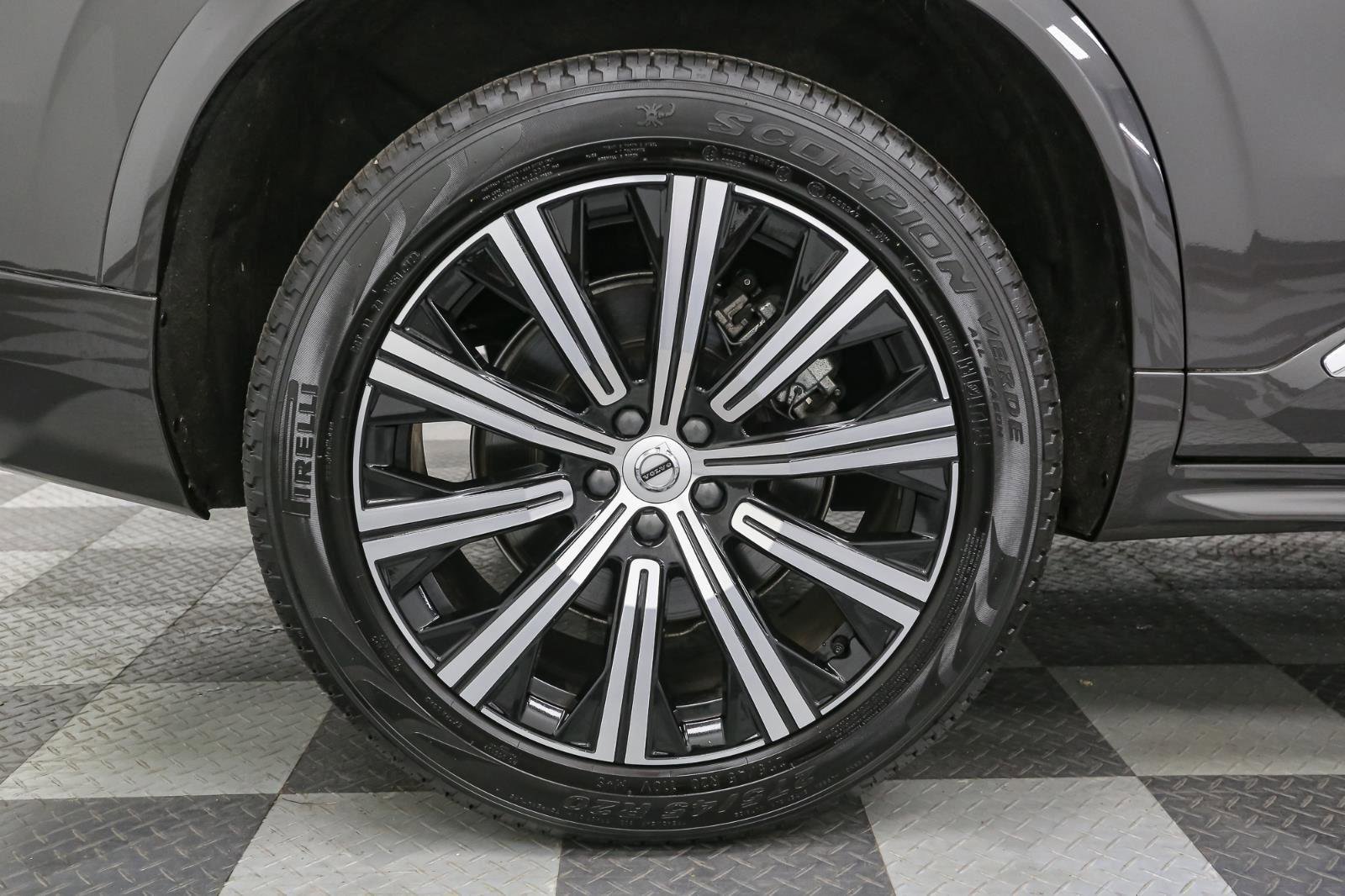 Used 2024 Volvo XC90 B5 Core w/ Climate Package image 16