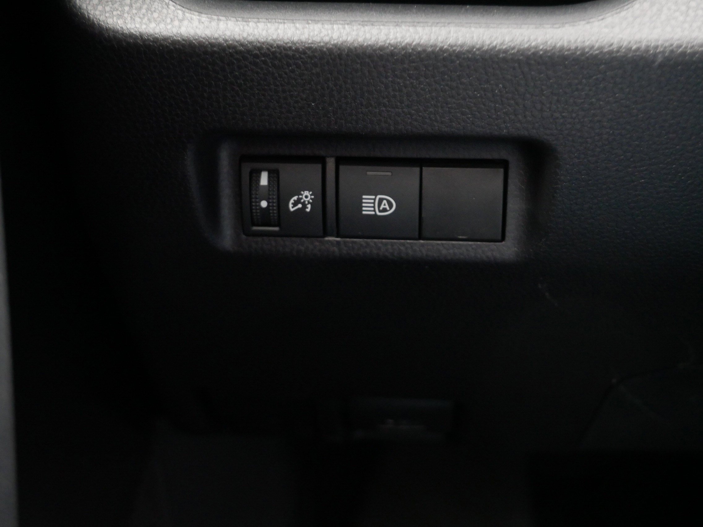 Used 2024 Toyota RAV4 LE AWD/4WD image 28