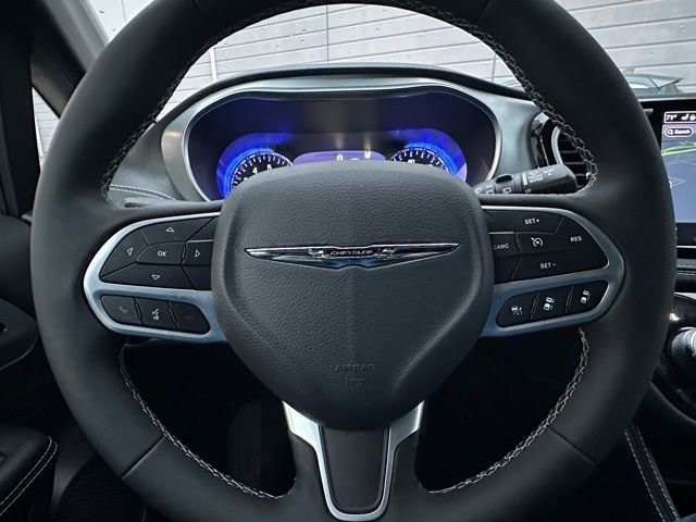 Used 2026 Chrysler Pacifica Limited image 20
