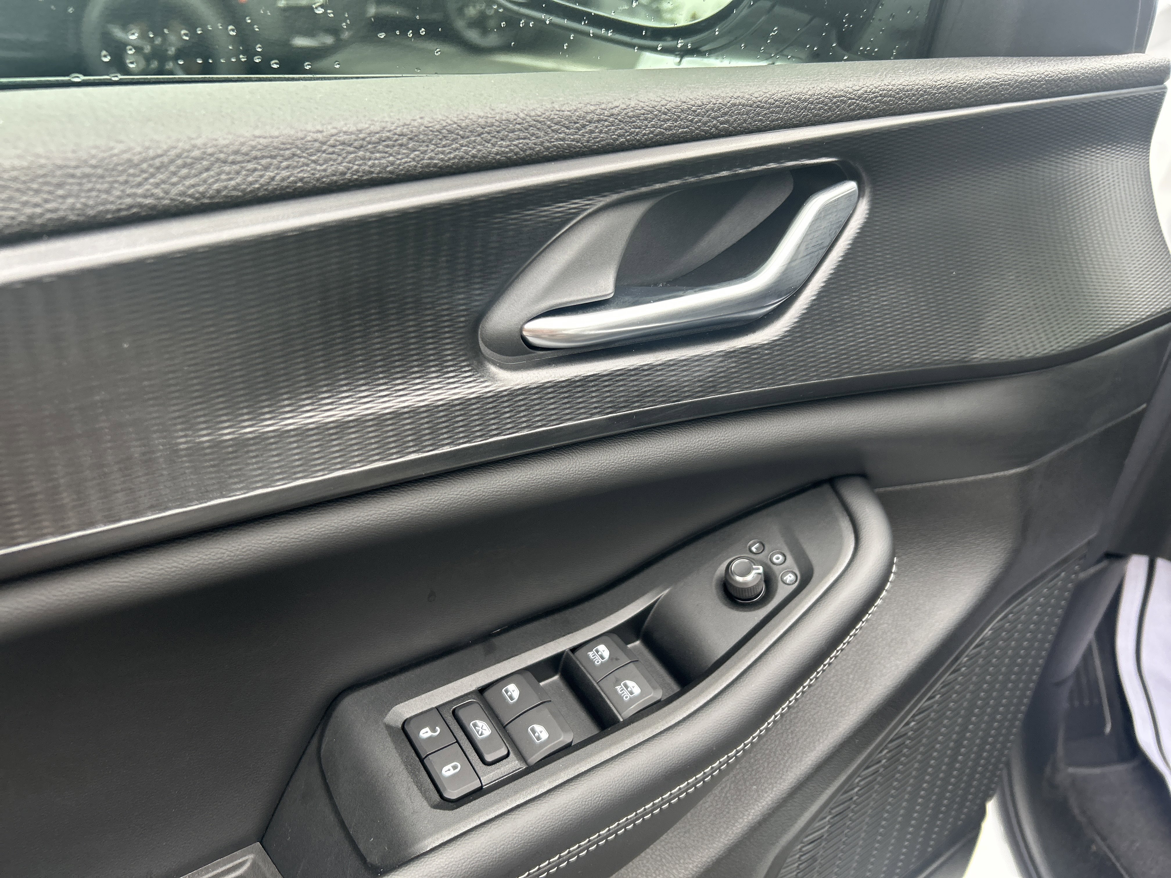 New 2025 Jeep Grand Cherokee Altitude image 13