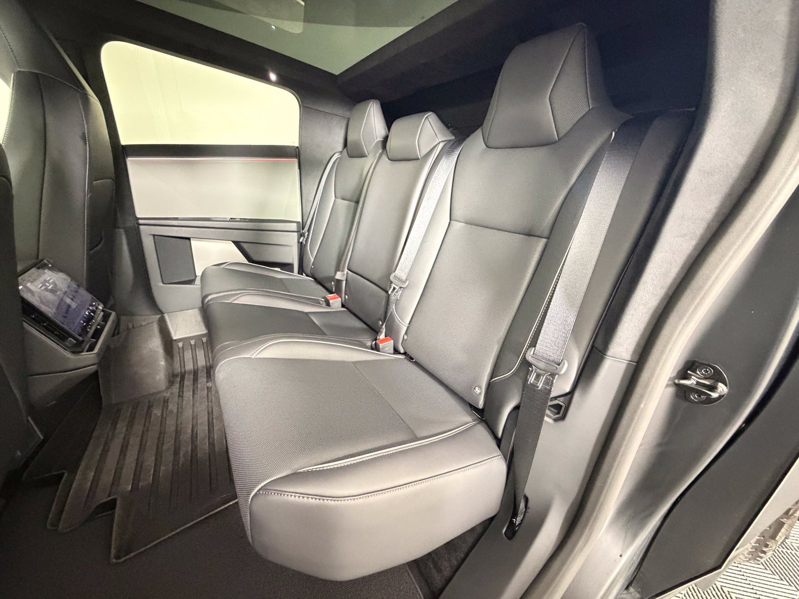 Used 2024 Tesla Cybertruck Cyberbeast AWD/4WD image 17