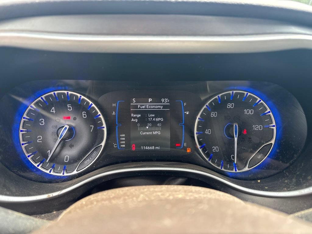 Used 2017 Chrysler Pacifica Touring-L FWD image 10