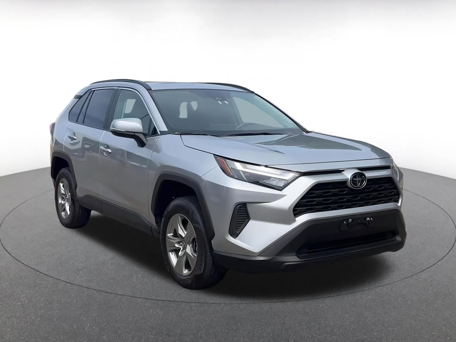 Used 2024 Toyota RAV4 XLE image 3