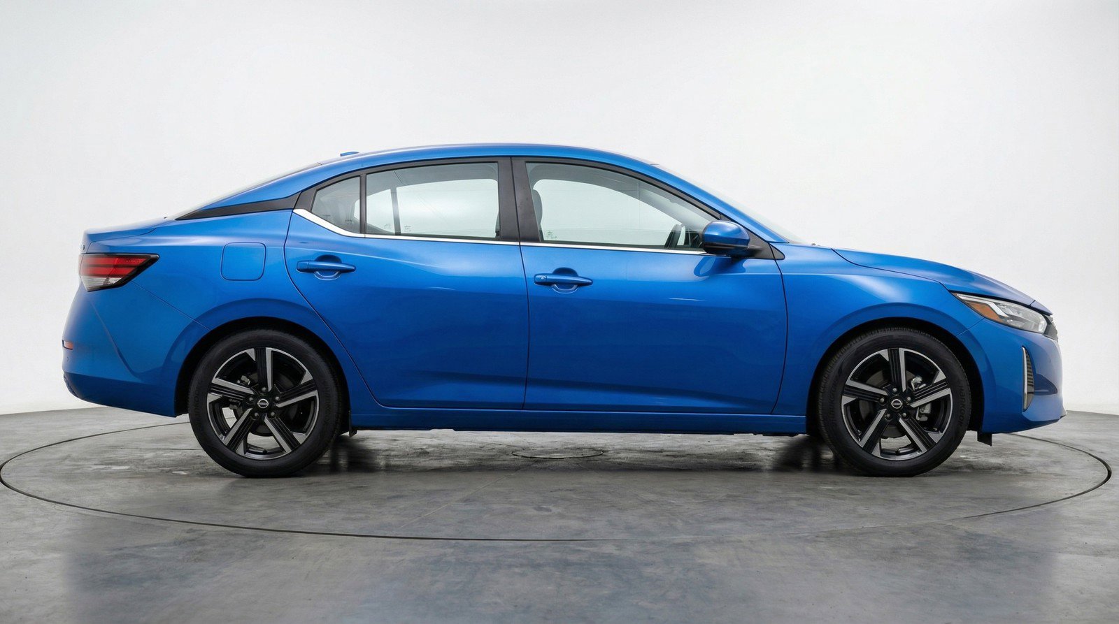 Used 2025 Nissan Sentra SV FWD image 11