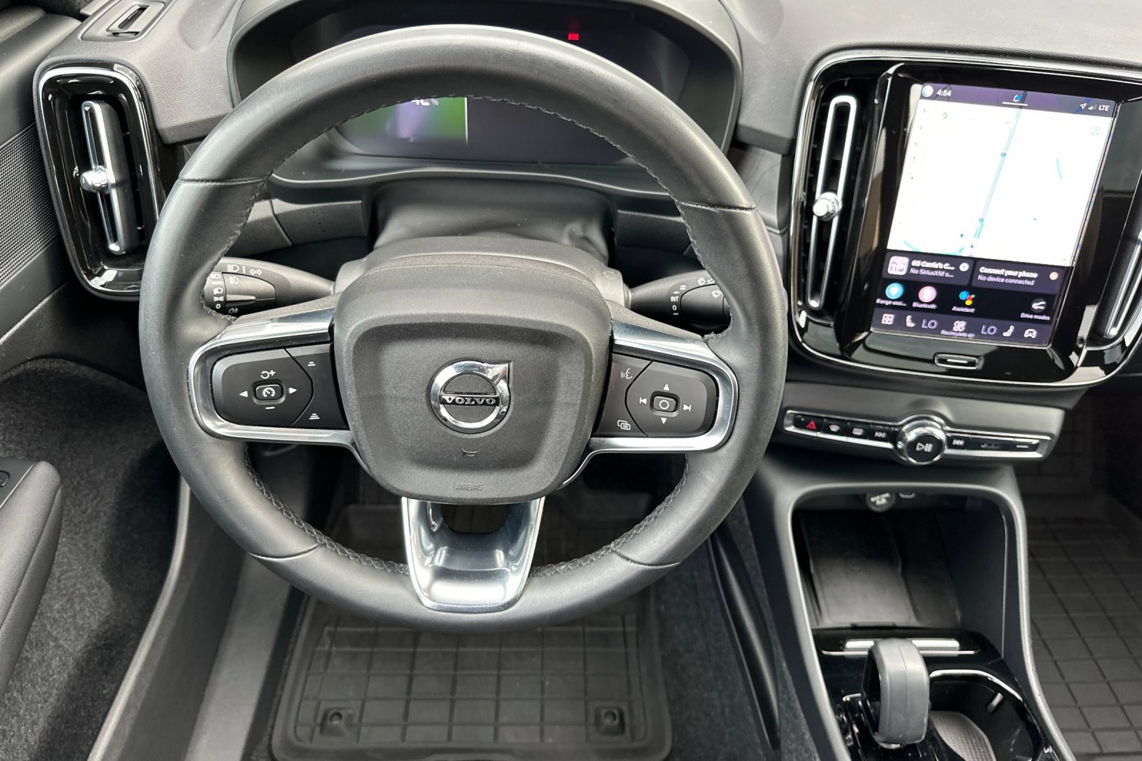 Used 2023 Volvo XC40 Recharge Plus image 15