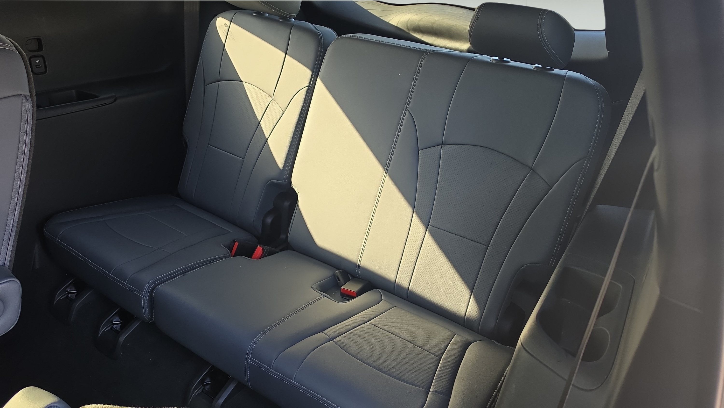 Used 2022 Buick Enclave Premium w/ LPO, Touring Package FWD image 21