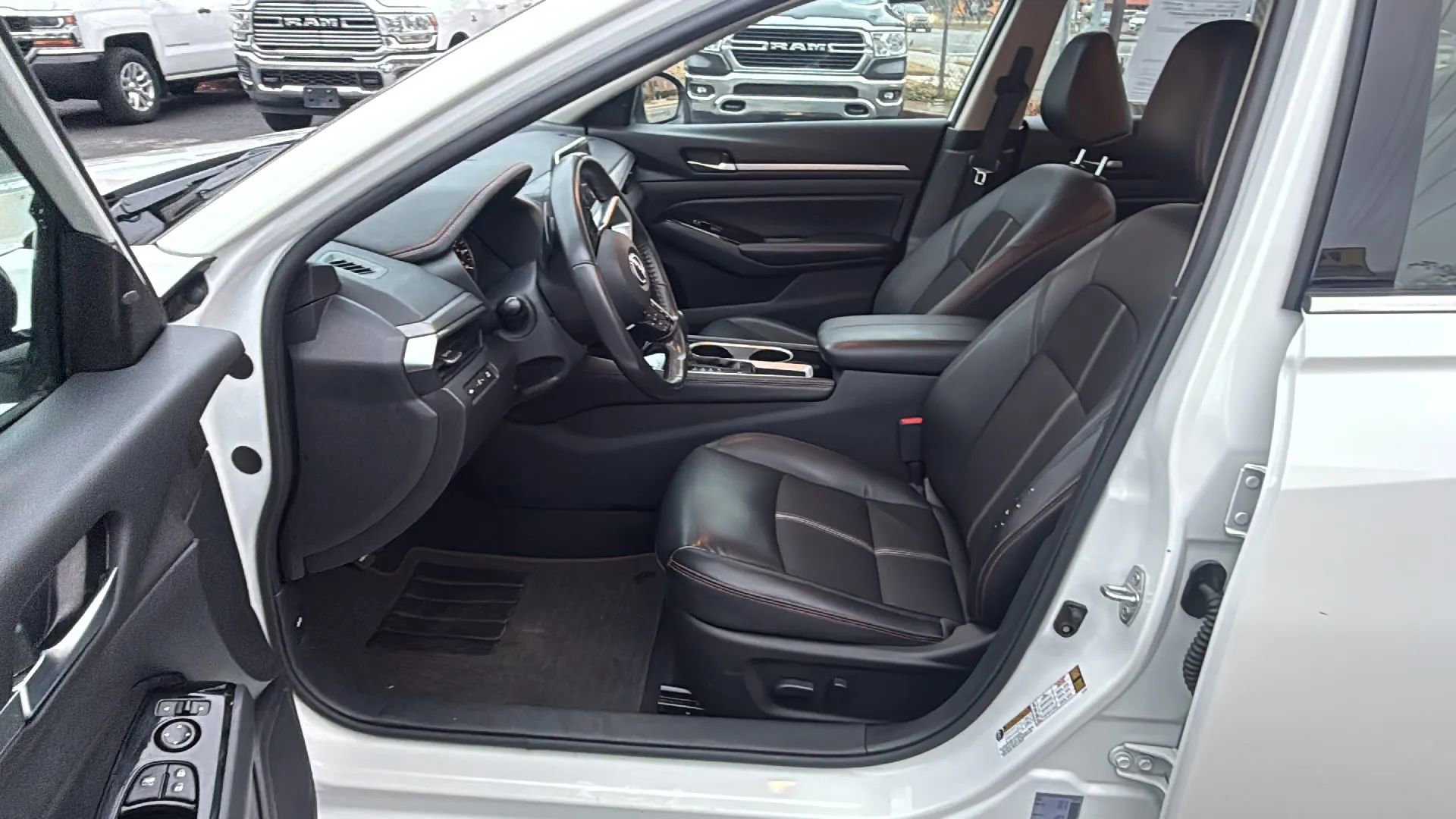 Used 2024 Nissan Altima 2.5 SR image 10