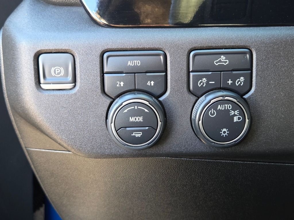 Used 2023 Chevrolet Silverado 1500 LT AWD/4WD image 30