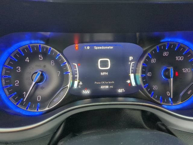 Used 2025 Chrysler Pacifica Limited FWD image 18
