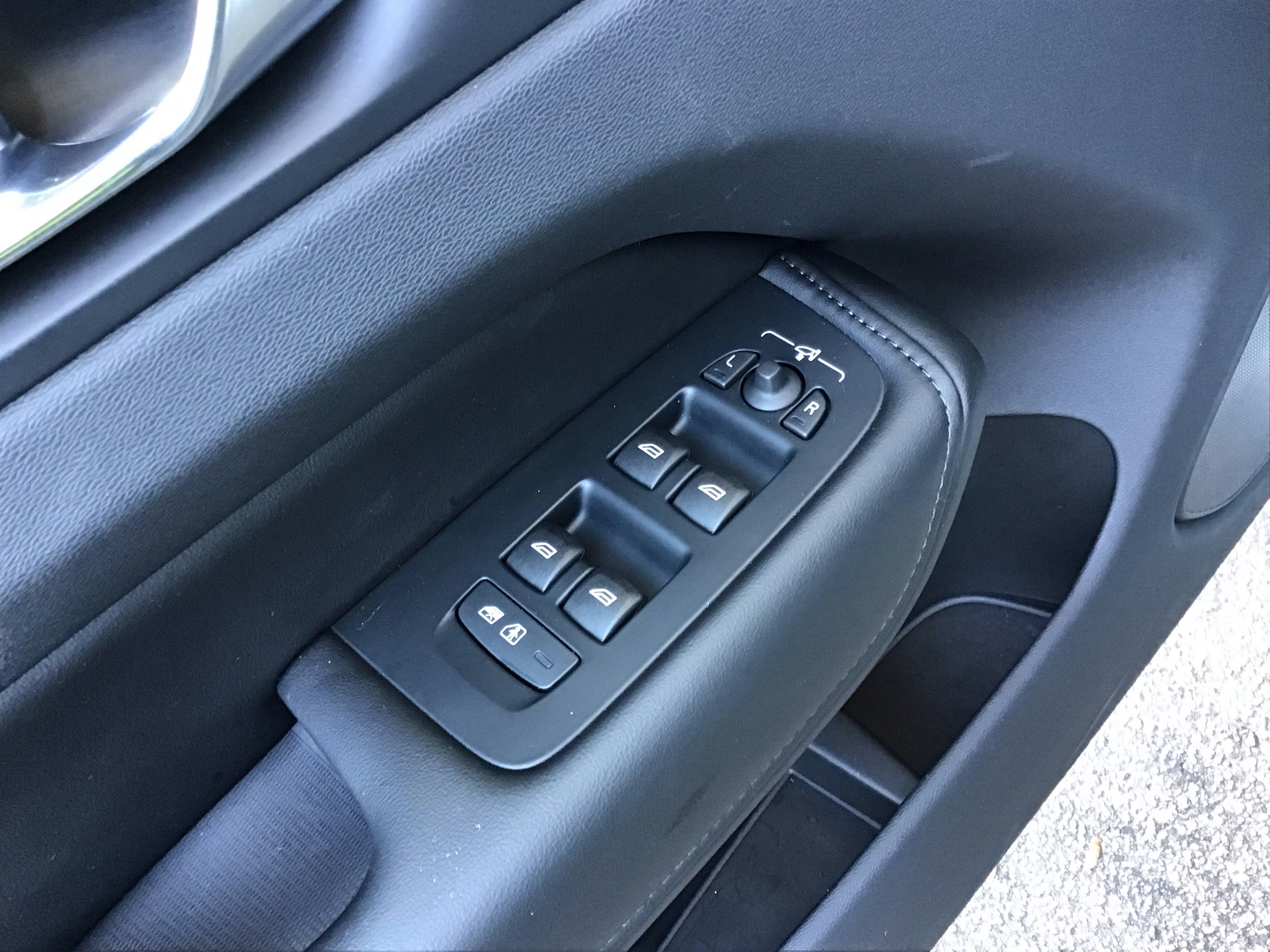 Certified 2025 Volvo XC60 B5 Plus image 15