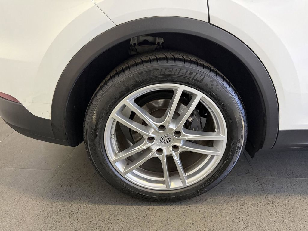 Certified 2023 Porsche Cayenne AWD/4WD image 12