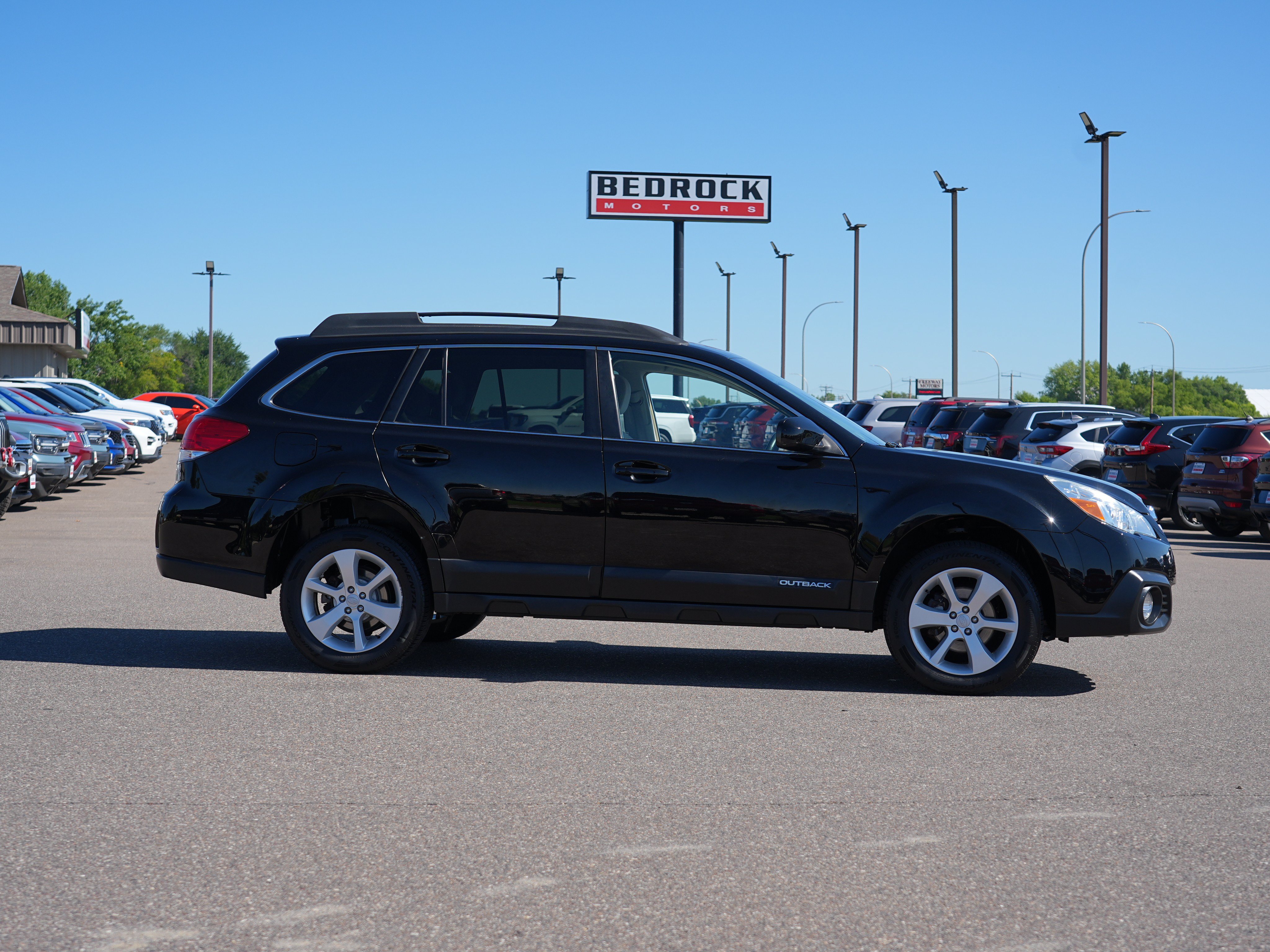Used 2013 Subaru Outback 2.5i Premium AWD/4WD image 2