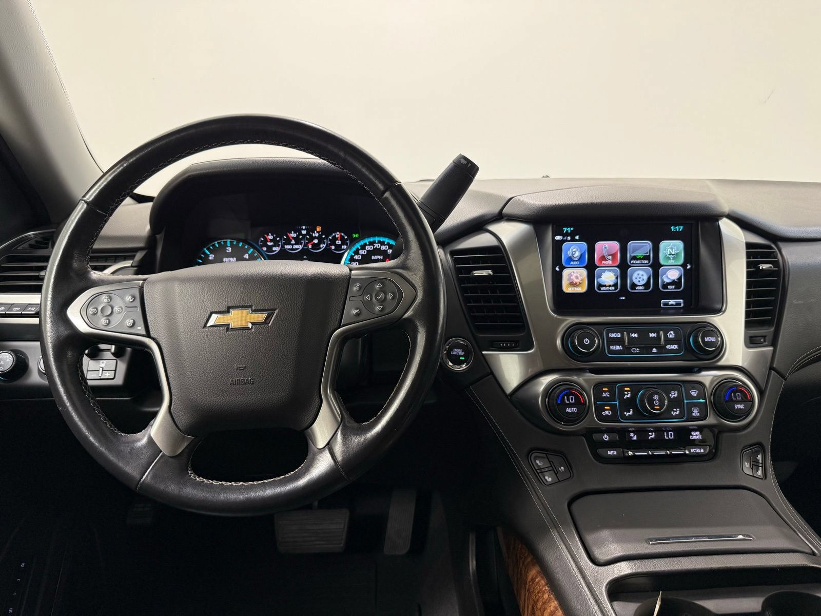 Used 2019 Chevrolet Suburban Premier AWD/4WD image 32