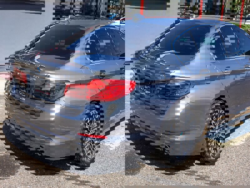 Used 2018 BMW 530i w/ Premium Package image 9