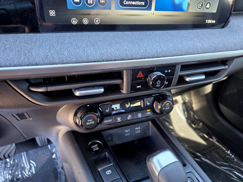 New 2027 Nissan Kicks SV w/ Cold Weather Package FWD image 28