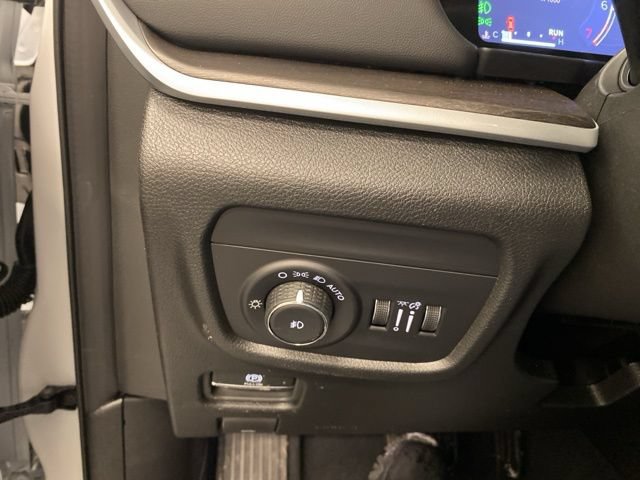 Used 2026 Jeep Grand Cherokee Limited AWD/4WD image 17