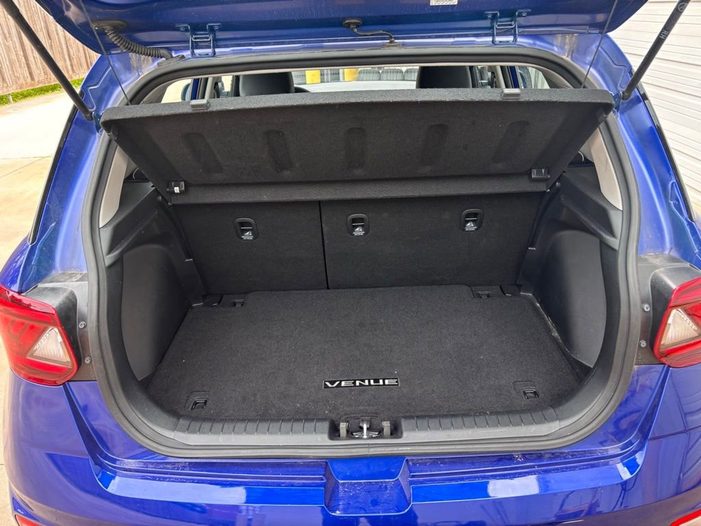 Used 2023 Hyundai Venue Limited w/ Cargo Package image 12