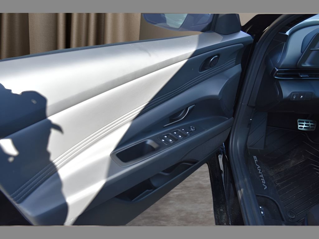 Used 2026 Hyundai Elantra Sport image 15